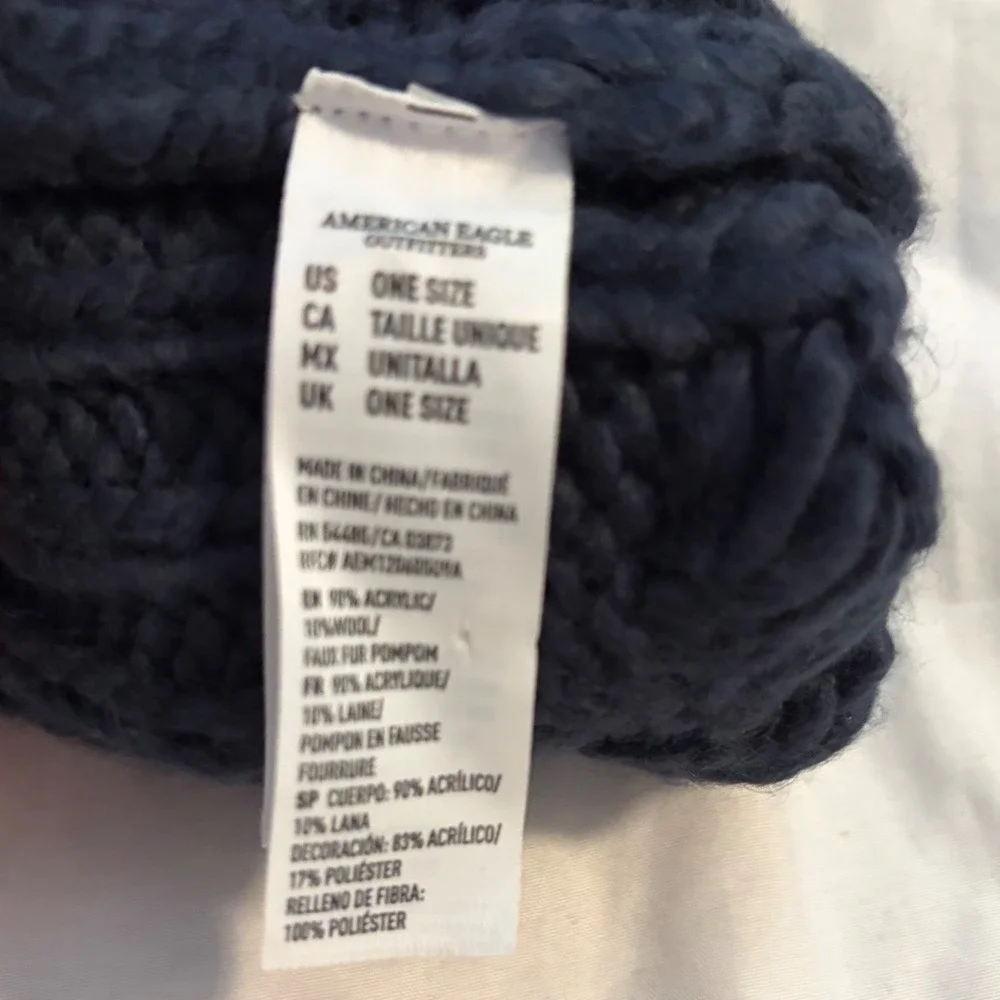 American Eagle Beanie Cable Knit Navy‎ Blue Faux Fur Pom Pom OSFA